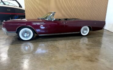Lincoln-Continental-1967-Classic-Car-3