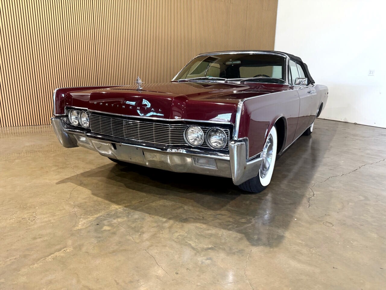 Lincoln-Continental-1967-Classic-Car-32