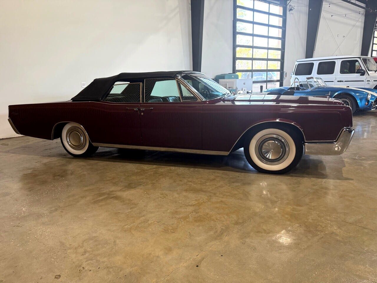 Lincoln-Continental-1967-Classic-Car-35