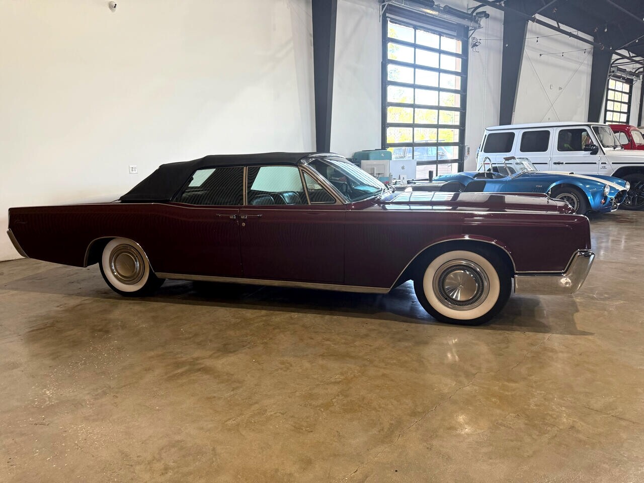 Lincoln-Continental-1967-Classic-Car-36
