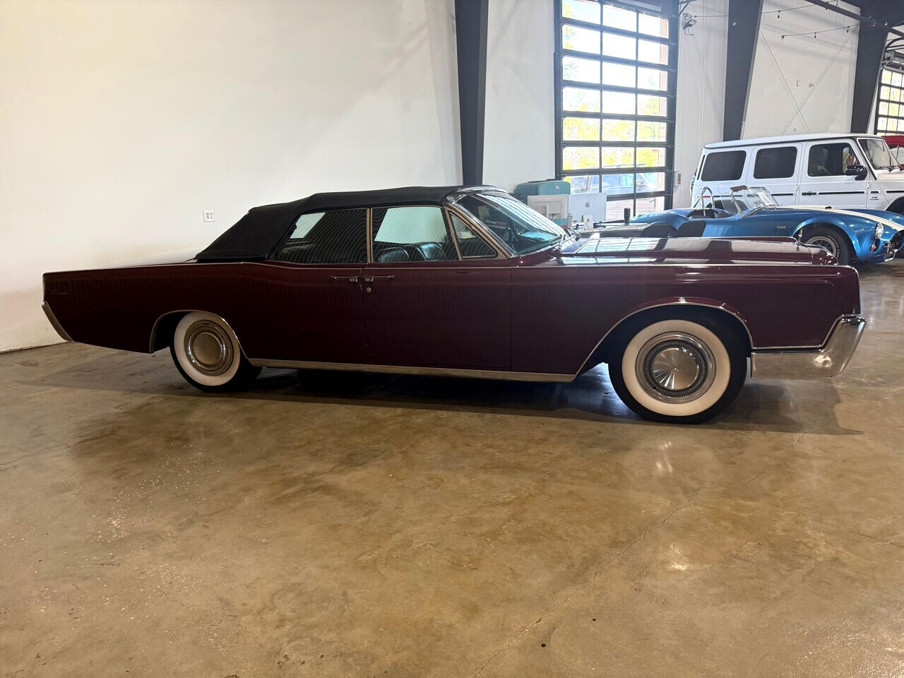 Lincoln-Continental-1967-Classic-Car-37