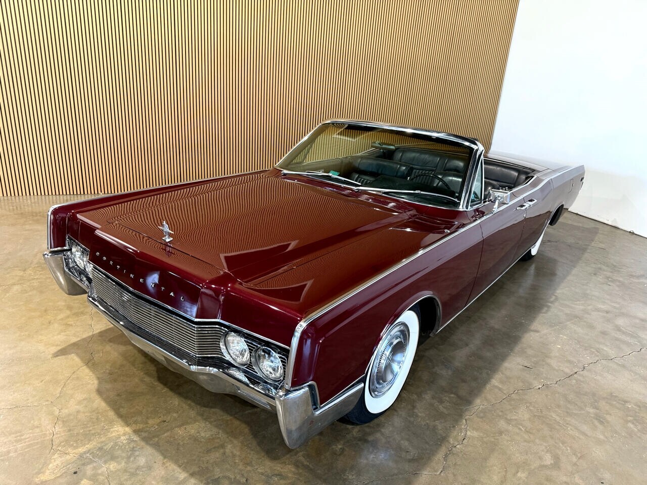 Lincoln-Continental-1967-Classic-Car-4