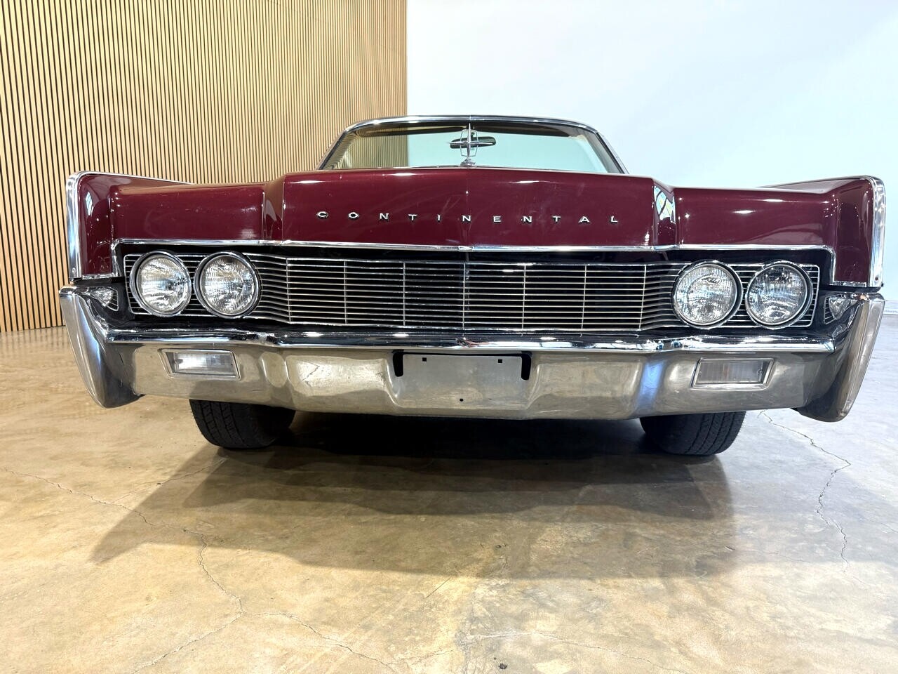 Lincoln-Continental-1967-Classic-Car-6