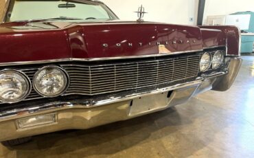 Lincoln-Continental-1967-Classic-Car-7