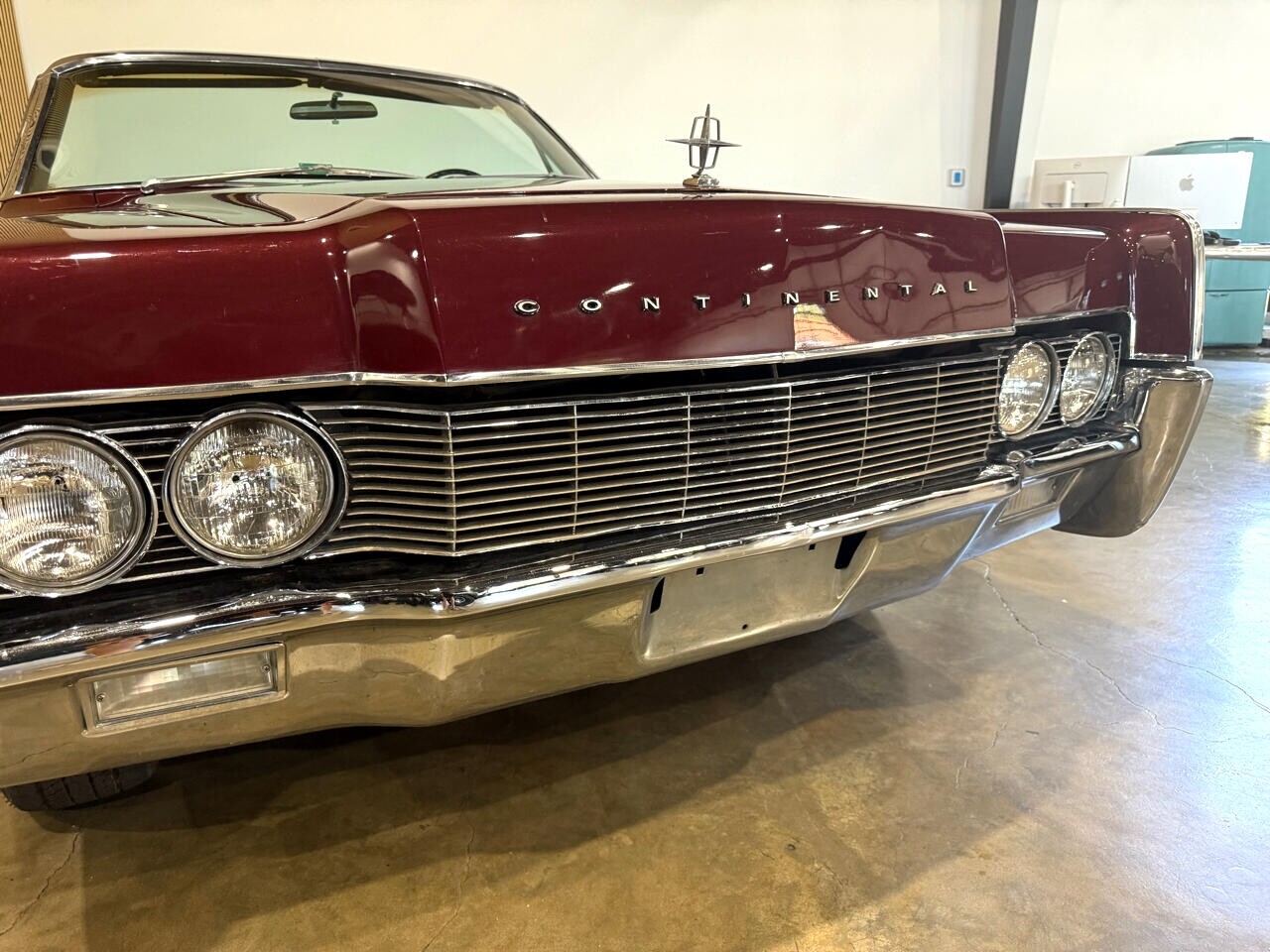 Lincoln-Continental-1967-Classic-Car-7