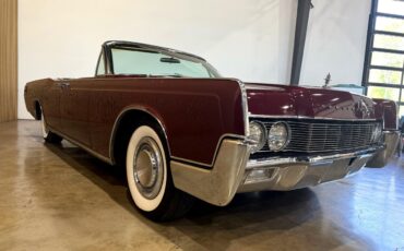 Lincoln-Continental-1967-Classic-Car-8