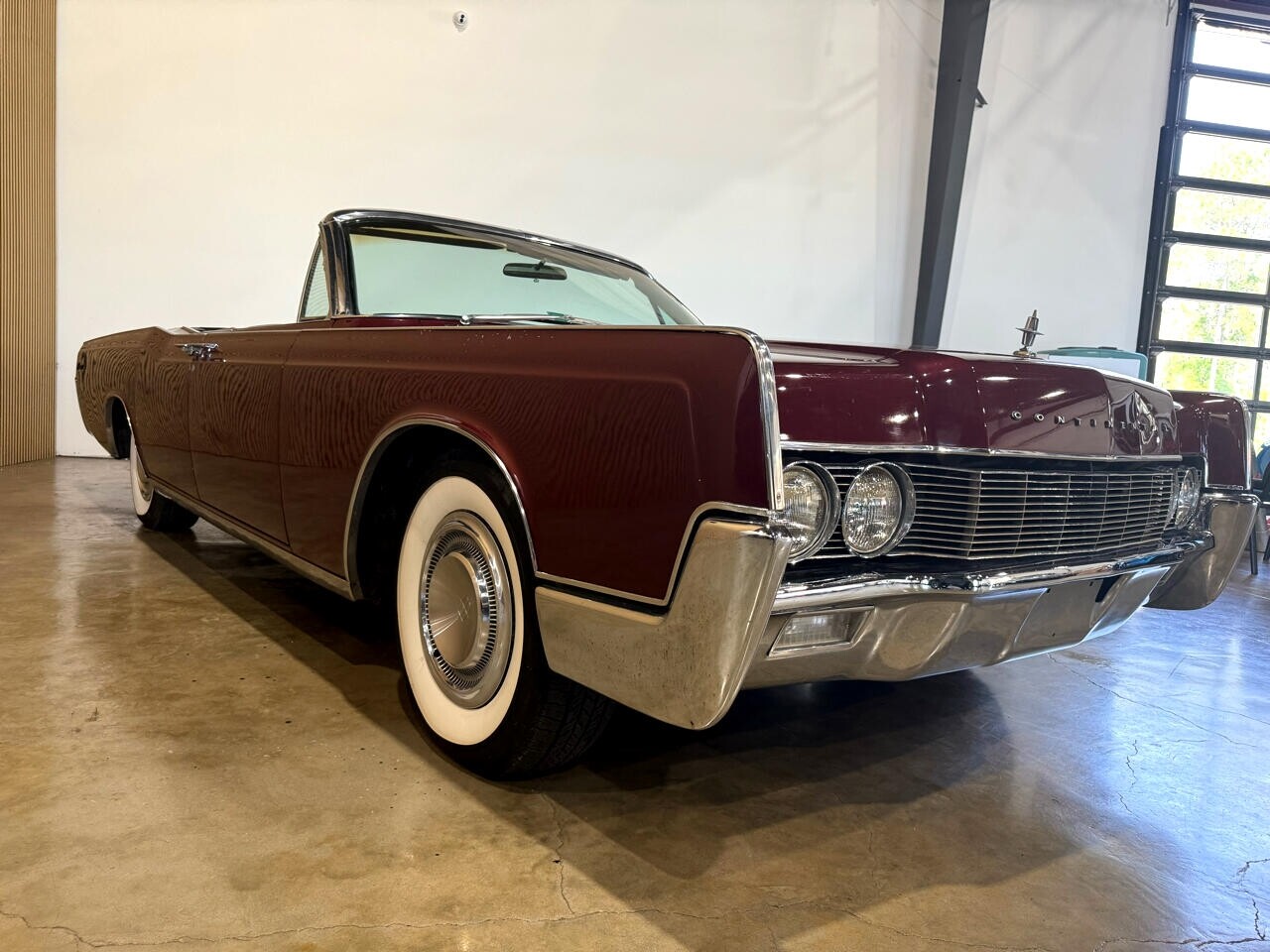 Lincoln-Continental-1967-Classic-Car-8