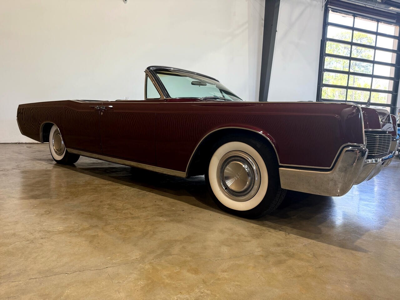 Lincoln-Continental-1967-Classic-Car-9