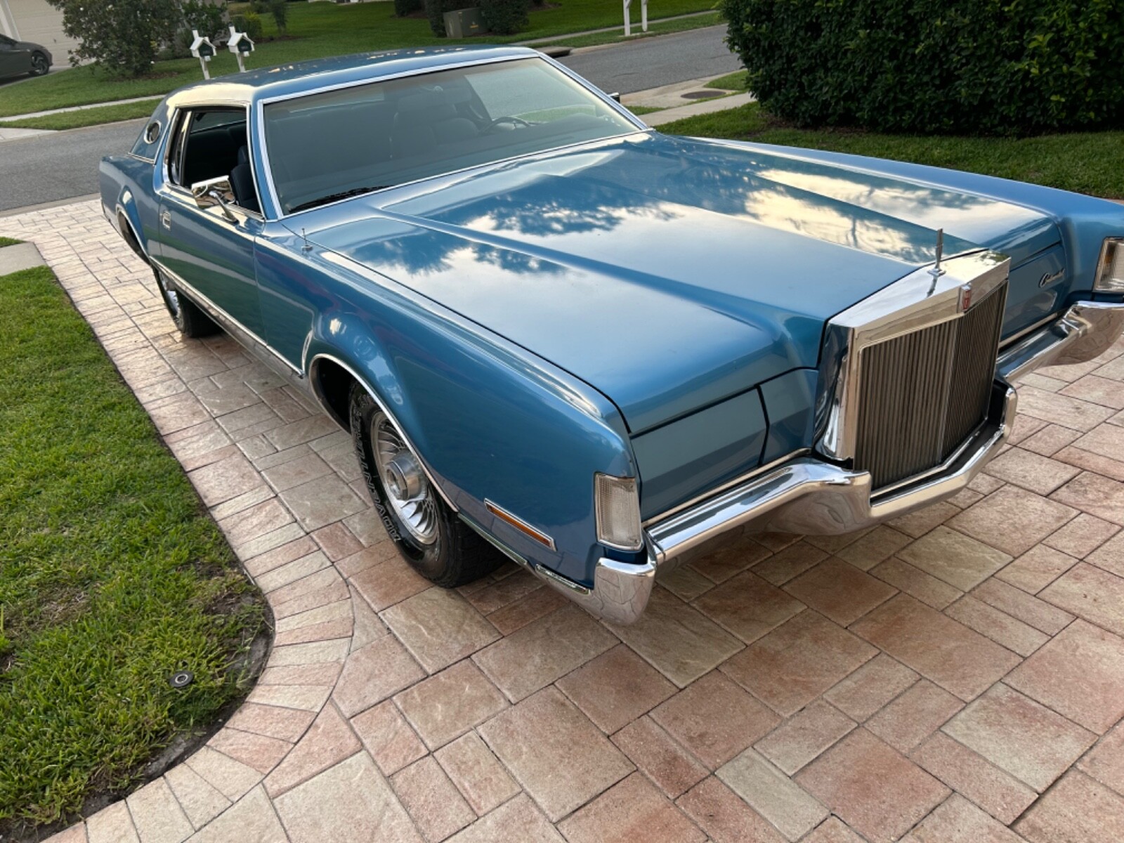 Lincoln-Continental-1972-Coupe-2