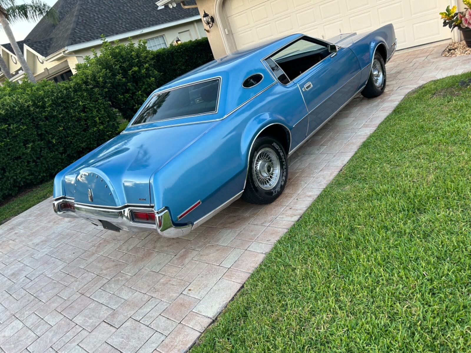 Lincoln-Continental-1972-Coupe-4