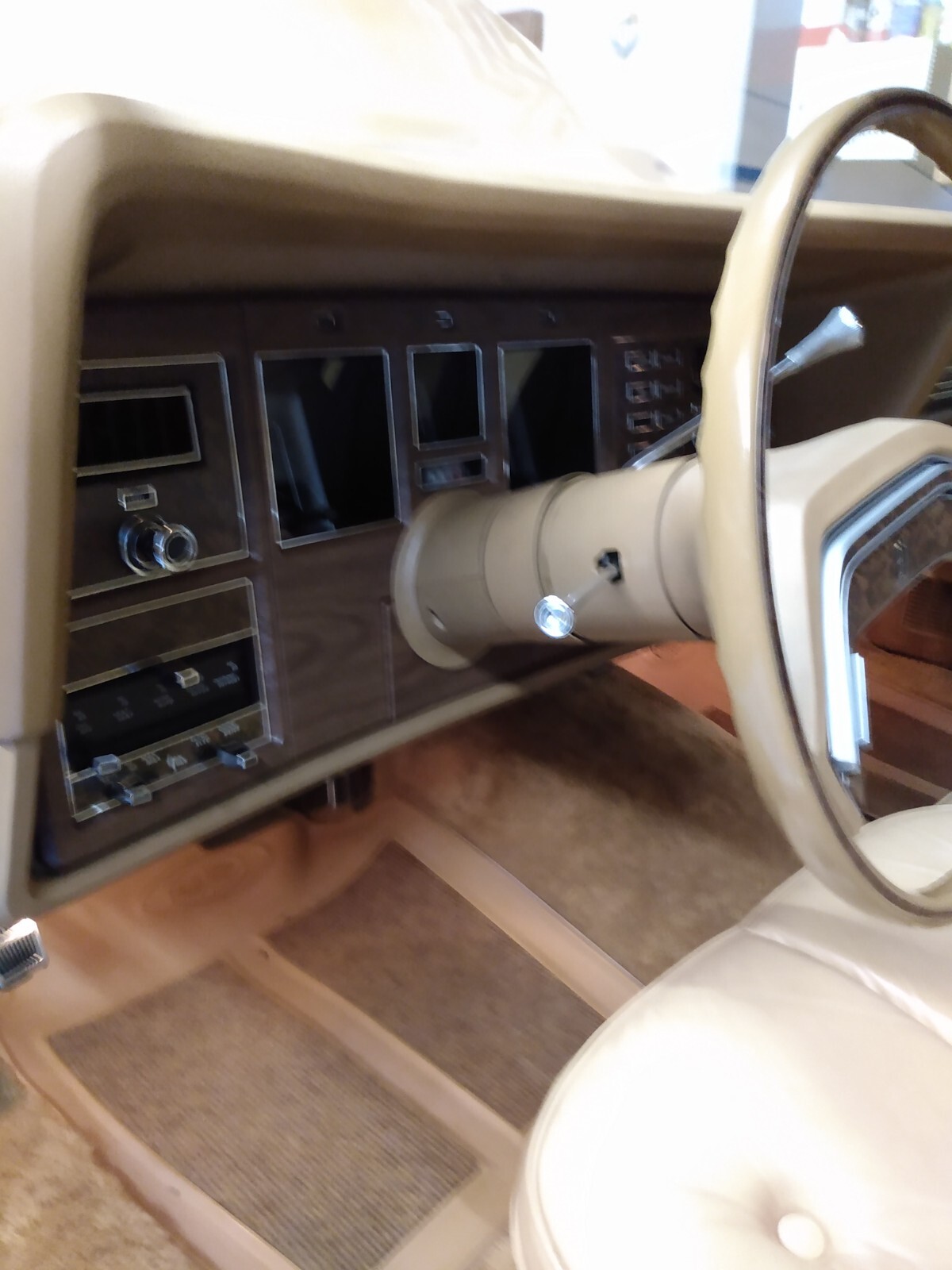 Lincoln-Continental-1975-Coupe-12