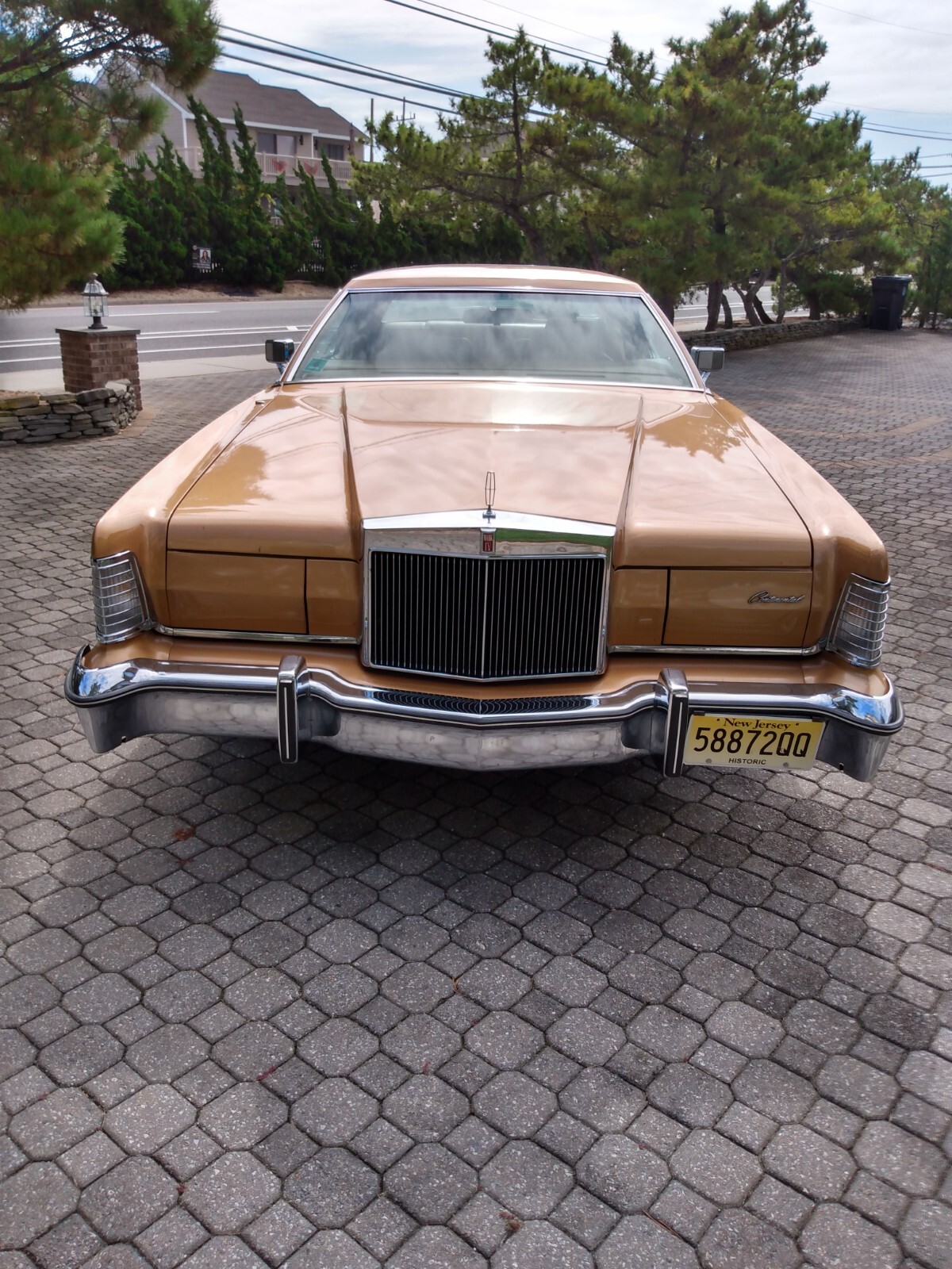 Lincoln-Continental-1975-Coupe-2
