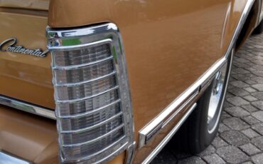 Lincoln-Continental-1975-Coupe-36