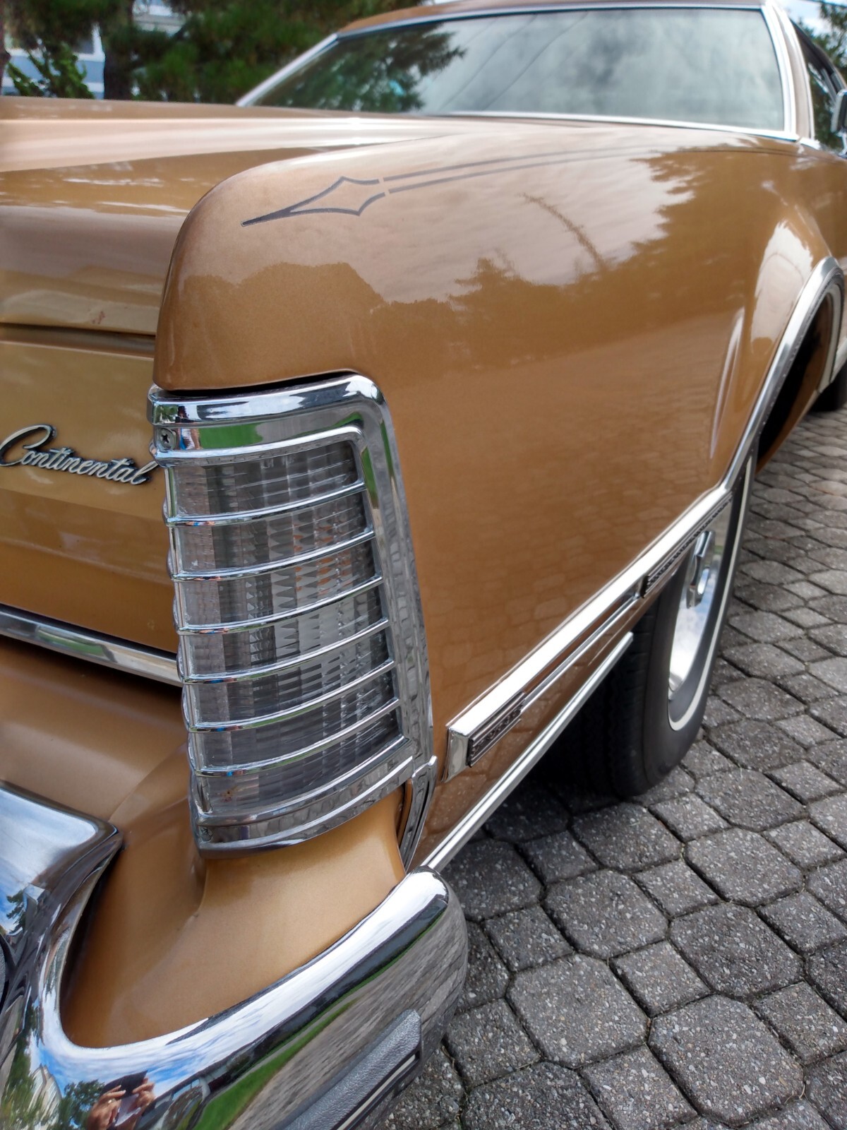 Lincoln-Continental-1975-Coupe-36