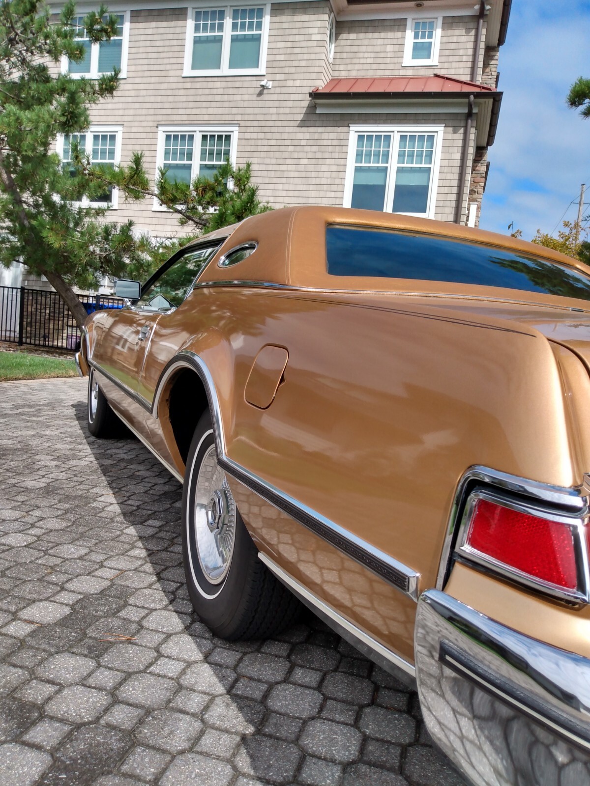 Lincoln-Continental-1975-Coupe-5