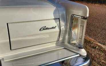 Lincoln-Continental-1979-17