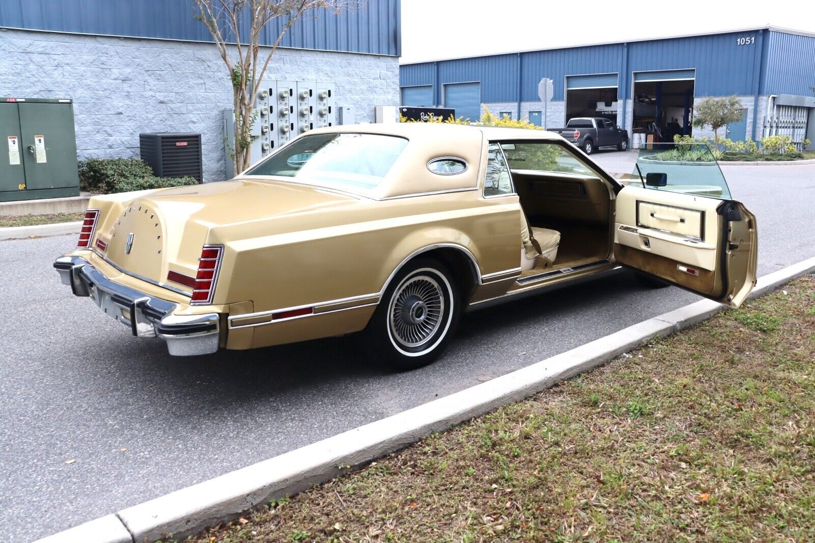 Lincoln-Continental-1979-Coupe-18