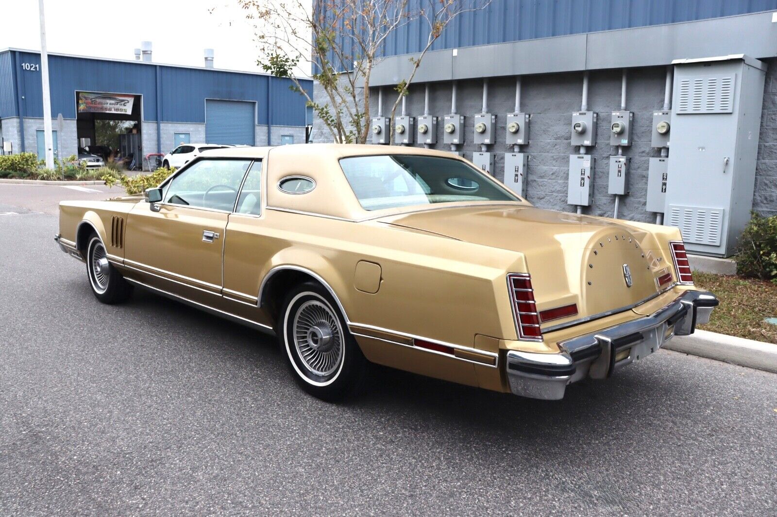 Lincoln-Continental-1979-Coupe-2