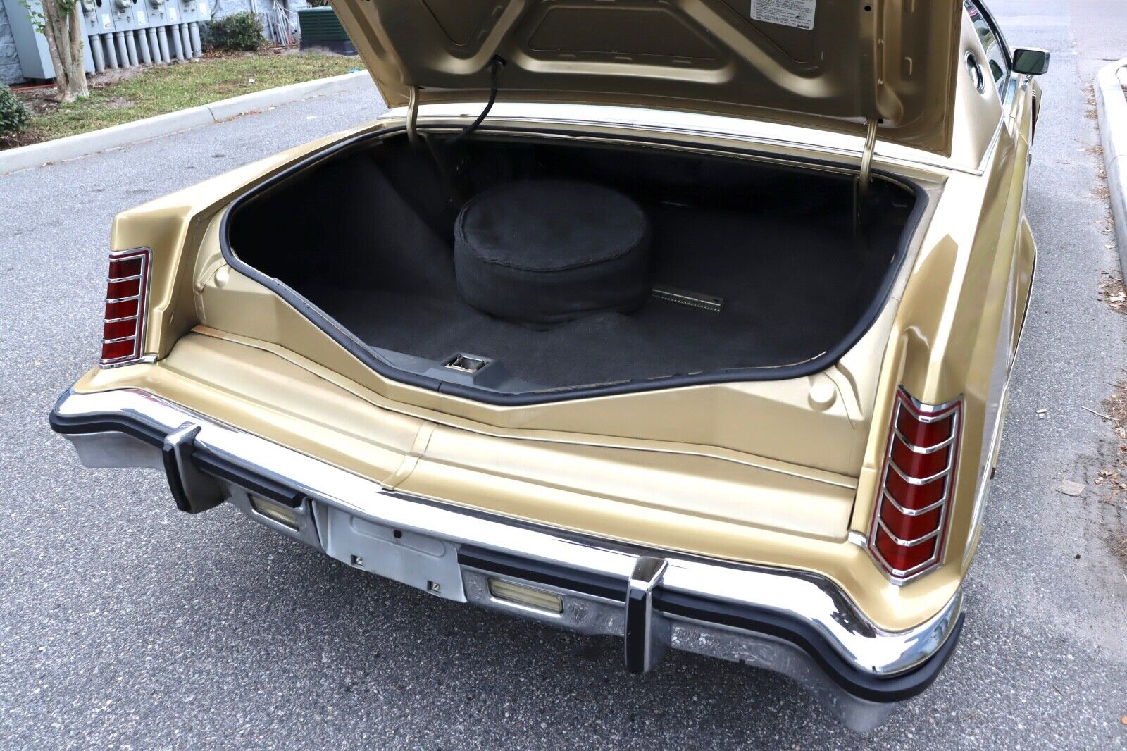 Lincoln-Continental-1979-Coupe-28