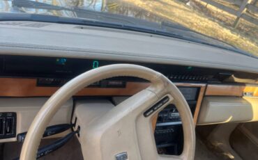 Lincoln-Continental-1985-11