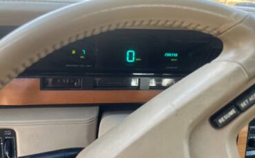 Lincoln-Continental-1985-12