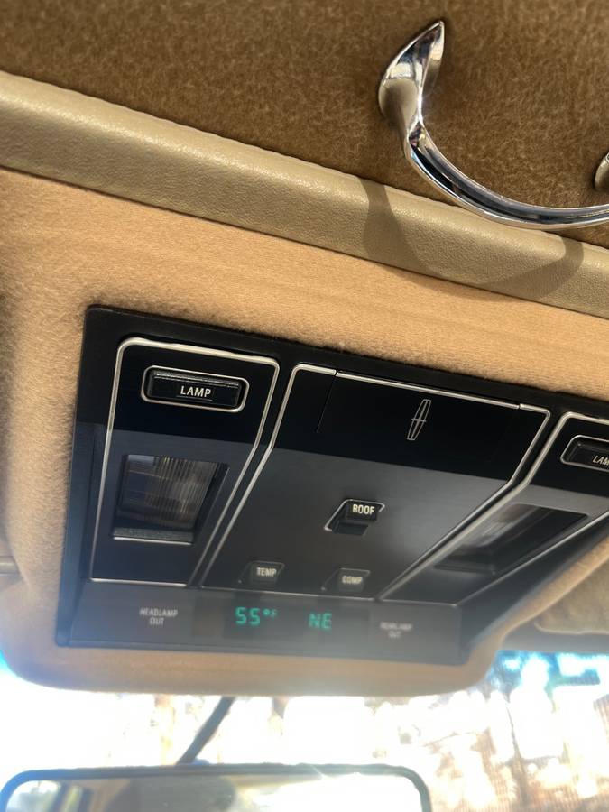 Lincoln-Continental-1985-18