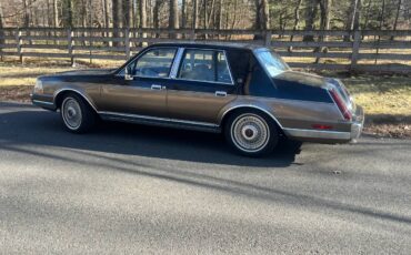 Lincoln-Continental-1985-3