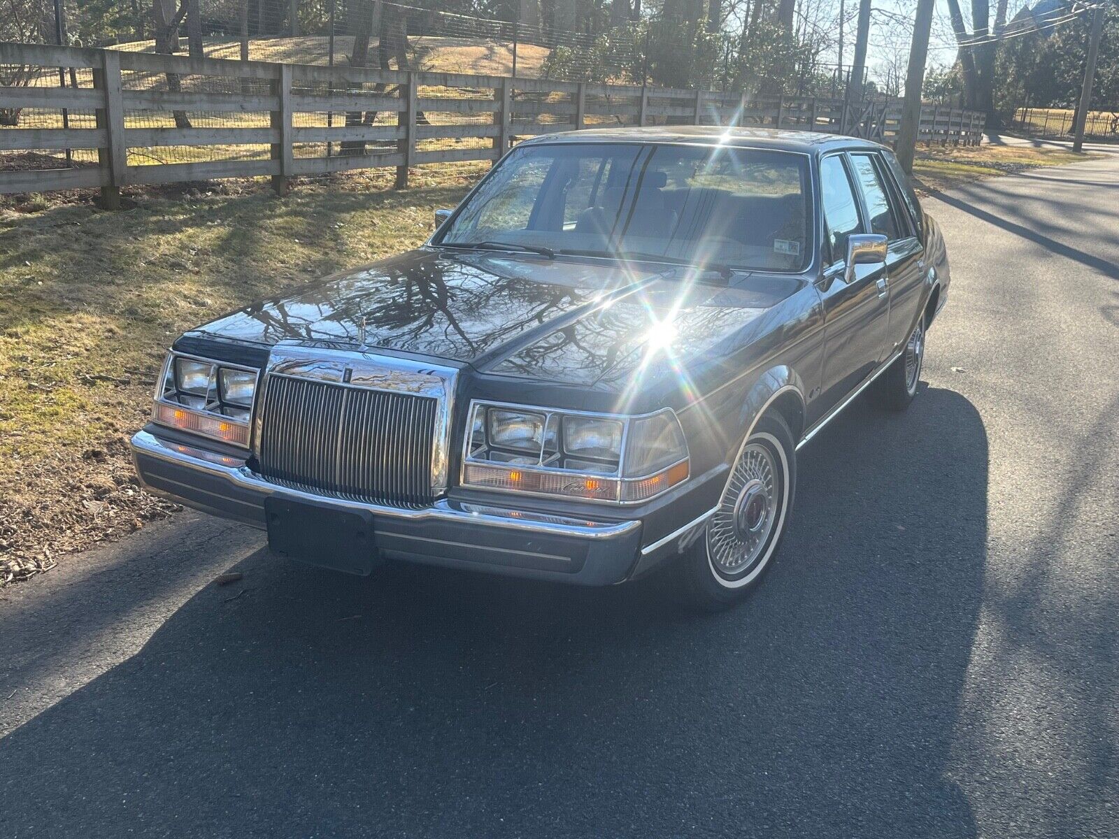 Lincoln-Continental-1985-Sedan-1