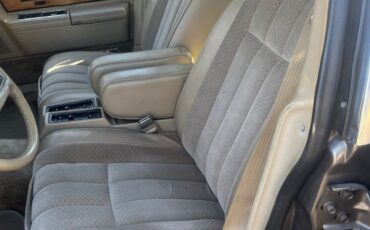 Lincoln-Continental-1985-Sedan-13