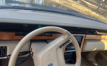 Lincoln-Continental-1985-Sedan-15