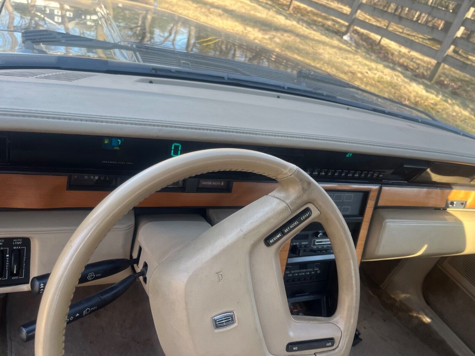 Lincoln-Continental-1985-Sedan-15