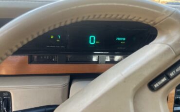 Lincoln-Continental-1985-Sedan-16