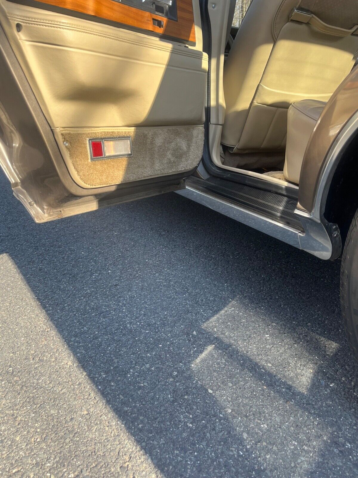 Lincoln-Continental-1985-Sedan-18