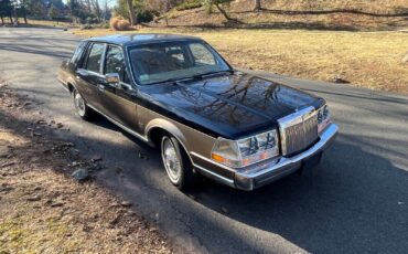 Lincoln-Continental-1985-Sedan-2
