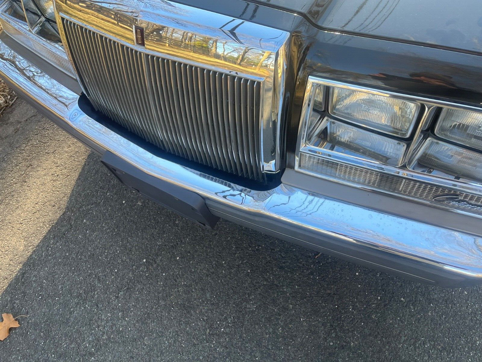 Lincoln-Continental-1985-Sedan-21