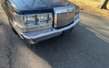 Lincoln-Continental-1985-Sedan-22