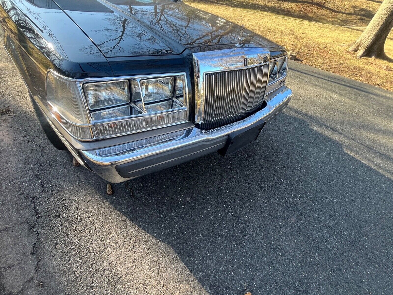 Lincoln-Continental-1985-Sedan-22