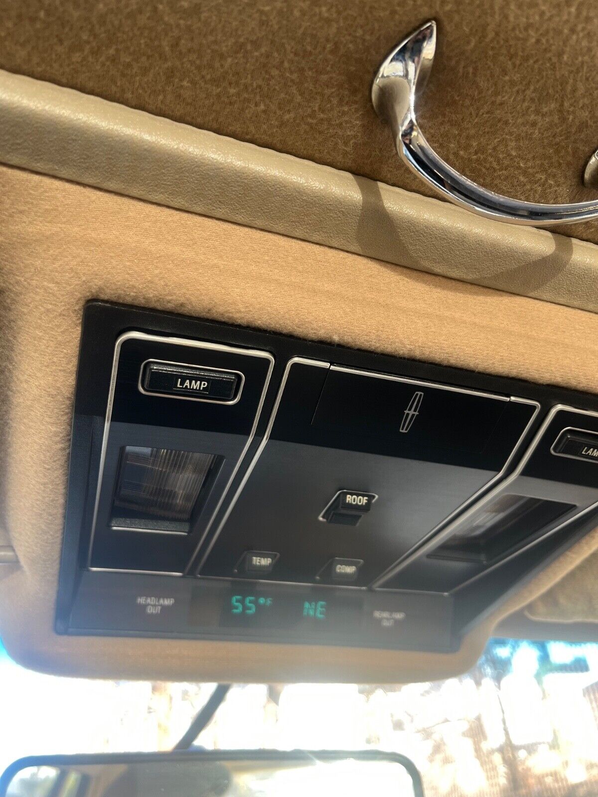 Lincoln-Continental-1985-Sedan-23