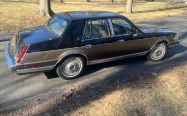 Lincoln-Continental-1985-Sedan-3