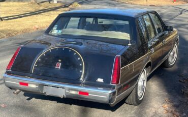 Lincoln-Continental-1985-Sedan-4