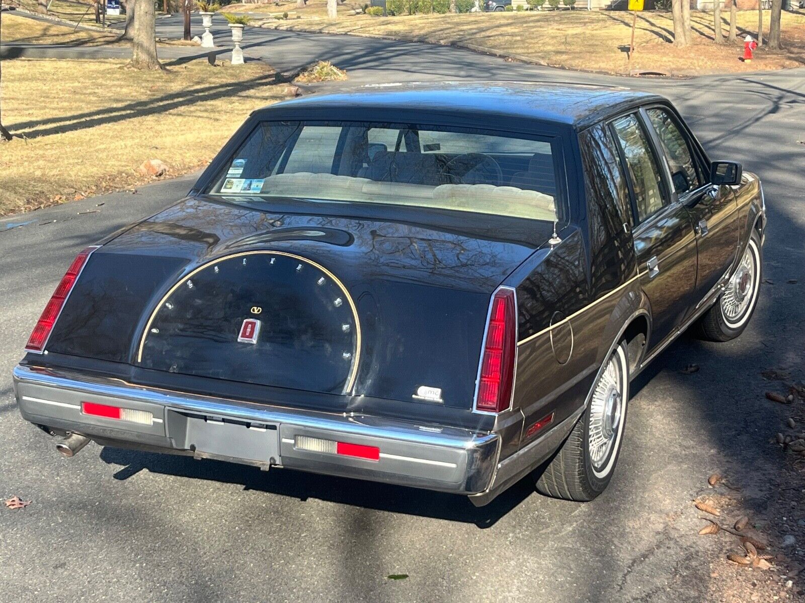 Lincoln-Continental-1985-Sedan-4