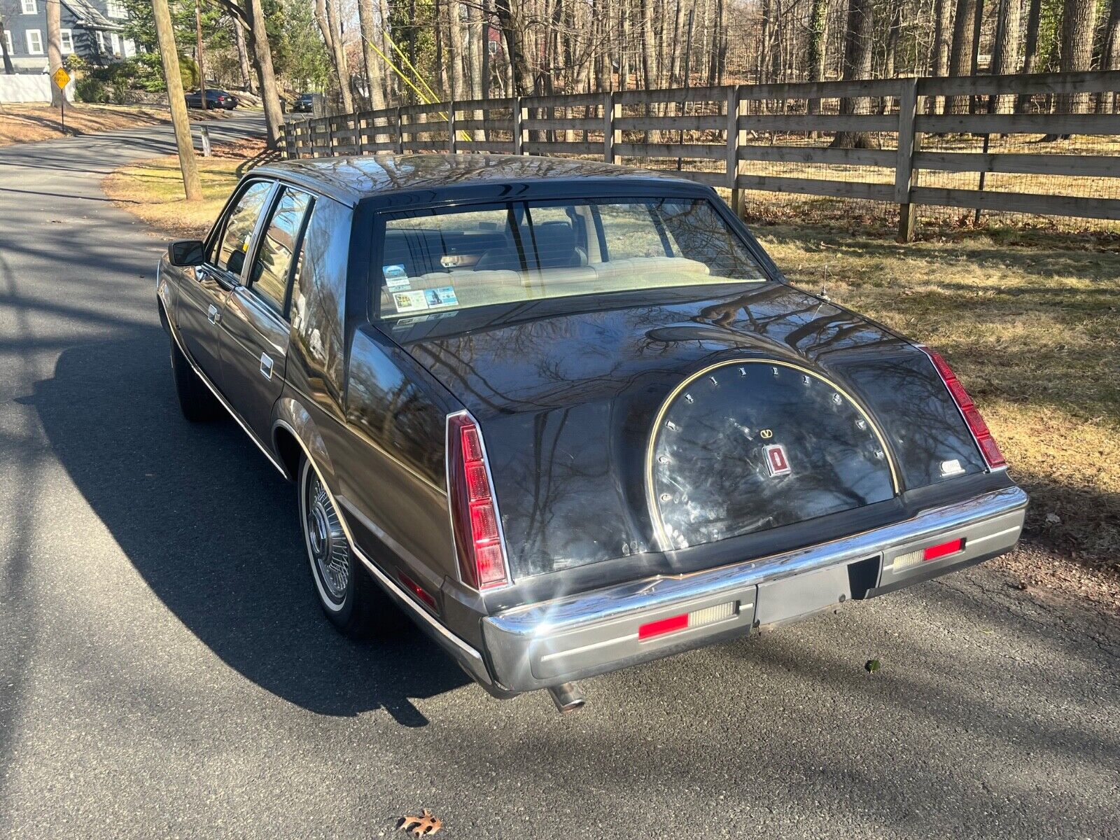 Lincoln-Continental-1985-Sedan-5