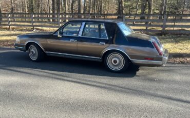 Lincoln-Continental-1985-Sedan-6