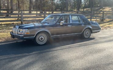 Lincoln-Continental-1985-Sedan-8