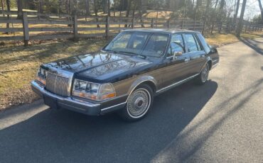 Lincoln-Continental-1985-Sedan-9