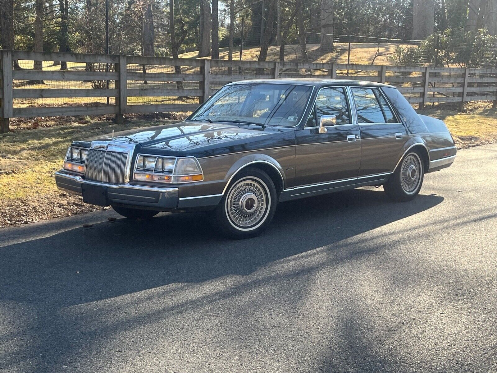 Lincoln-Continental-1985-Sedan