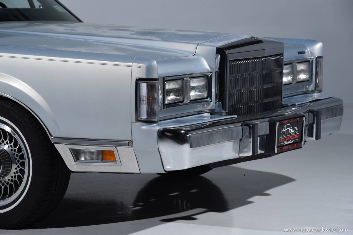 Lincoln-Continental-1988-10
