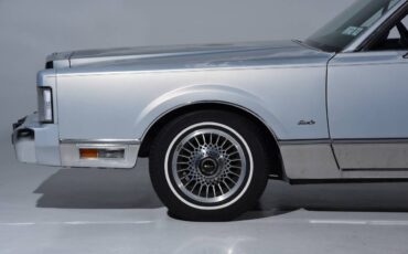 Lincoln-Continental-1988-17