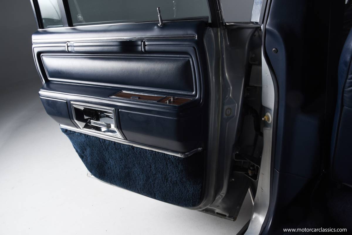 Lincoln-Continental-1988-18