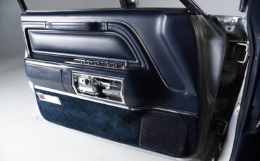 Lincoln-Continental-1988-19